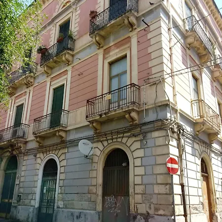 Station House Virginia カターニア